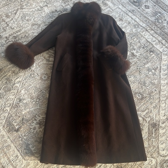 Elegant Brown Fox Fur-Trimmed Women's Cashmere Coat - Picture 2 of 11
